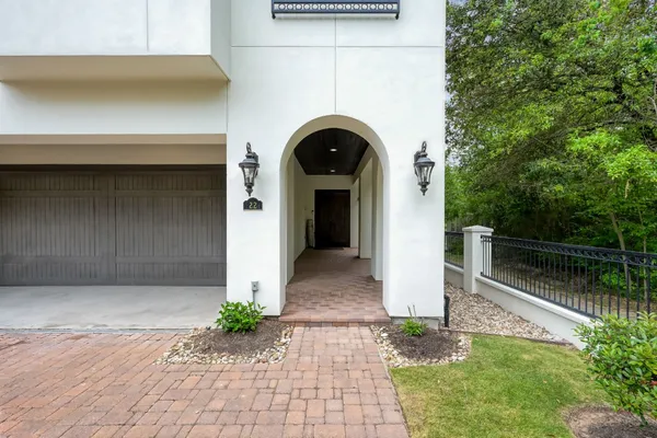 $1,764,000 | 22 Lakeside Cove, The Woodlands, TX 77380