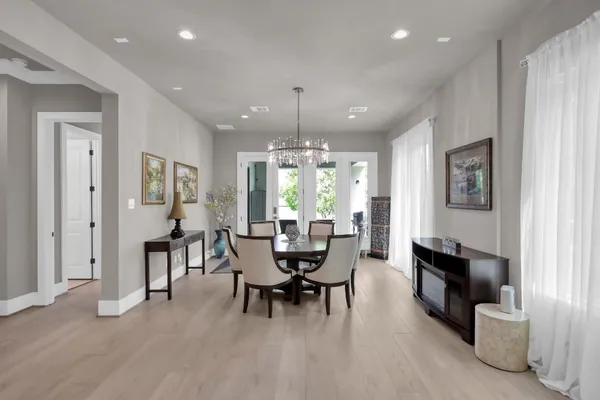 $1,764,000 | 22 Lakeside Cove, The Woodlands, TX 77380
