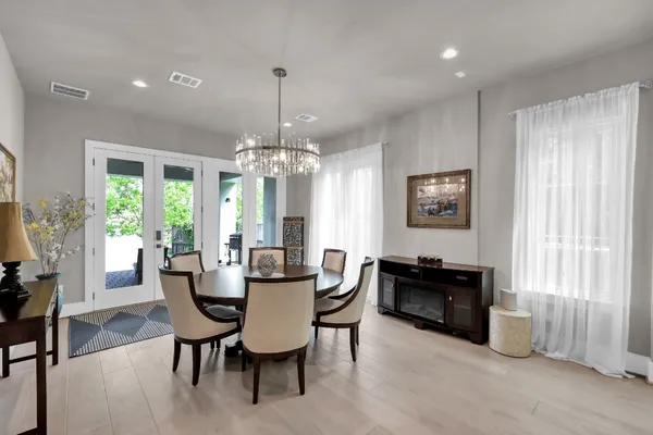 $1,764,000 | 22 Lakeside Cove, The Woodlands, TX 77380