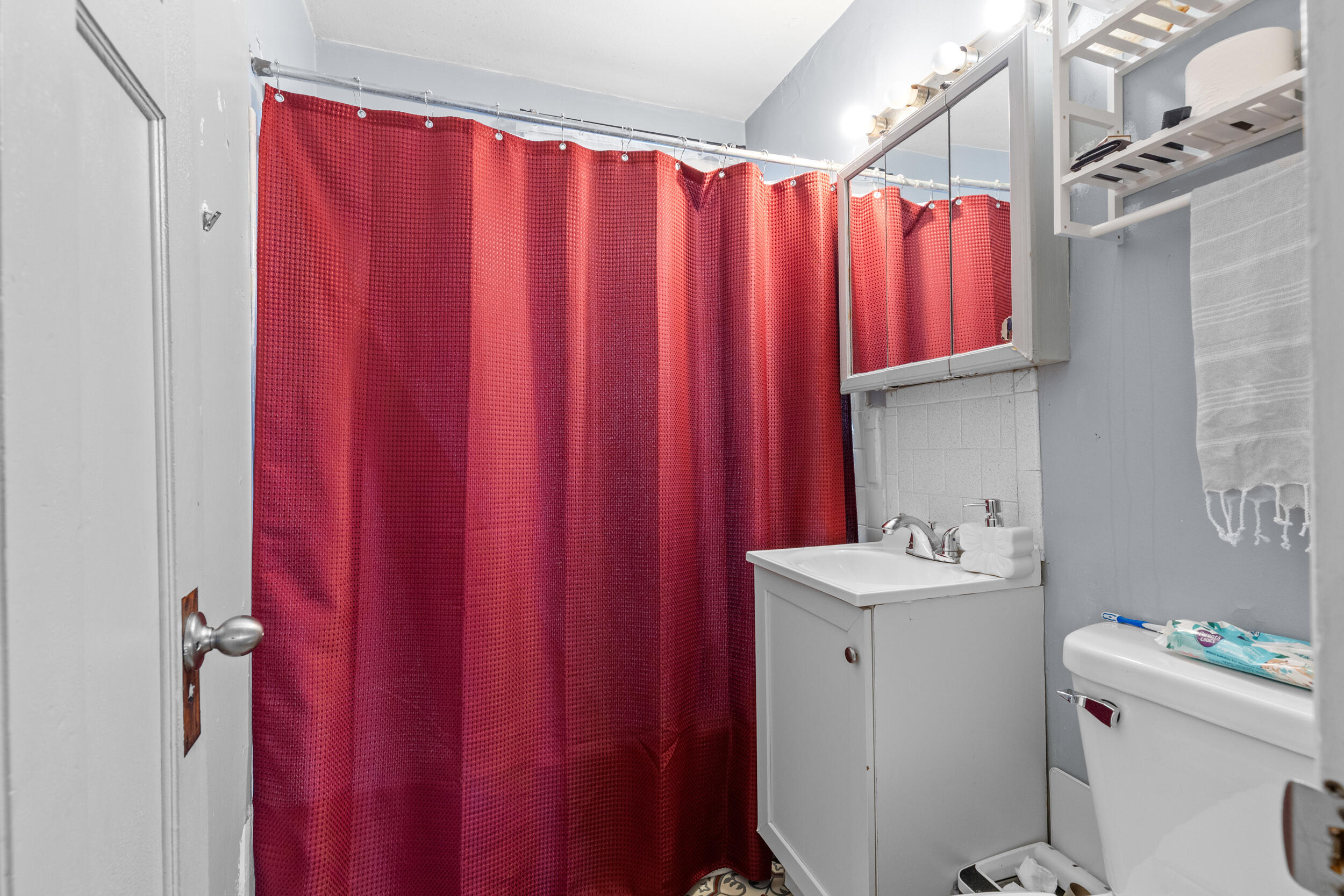 813 South Shea Avenue Milwaukee, WI 53215 - Photo 14 of 30 Bathroom