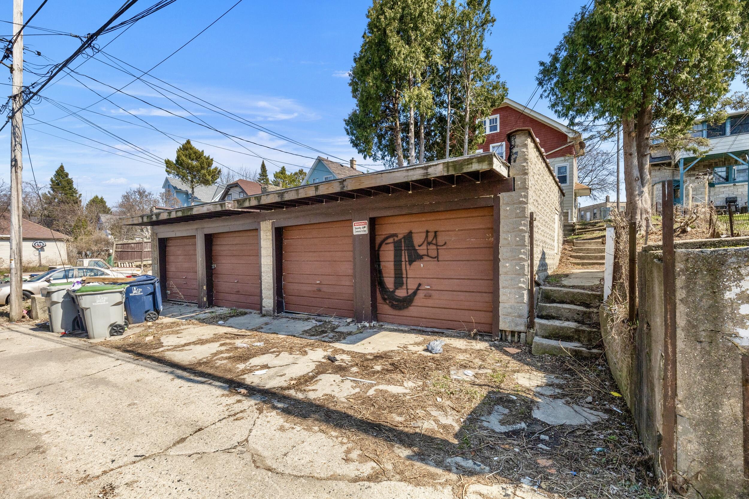 813 South Shea Avenue Milwaukee, WI 53215 - Photo 29 of 30 Garage