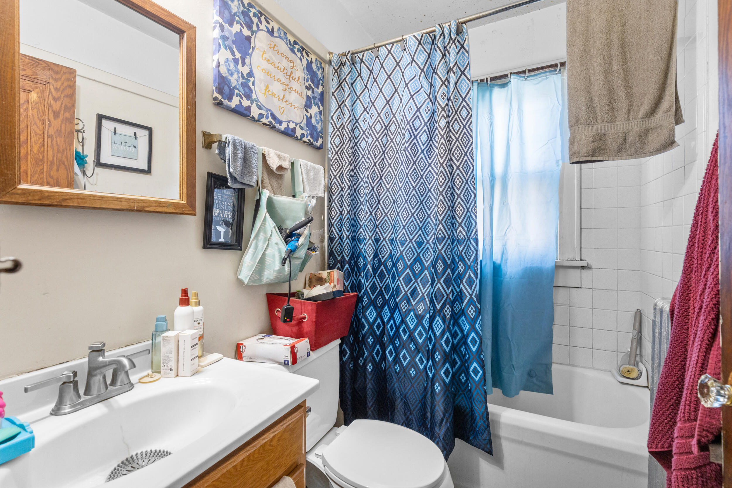 813 South Shea Avenue Milwaukee, WI 53215 - Photo 9 of 30 Bathroom