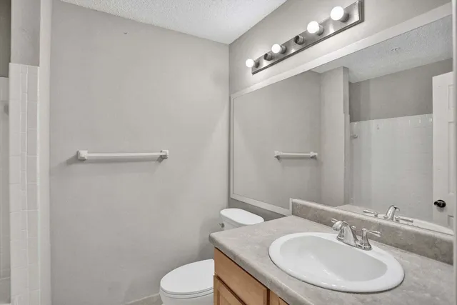$2,000 | 2301 North Congress Avenue, Unit 21, Boynton Beach, FL 33426