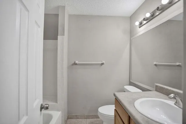 $2,000 | 2301 North Congress Avenue, Unit 21, Boynton Beach, FL 33426