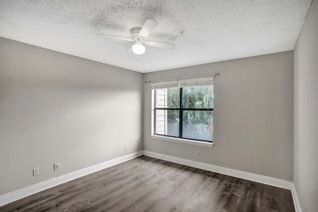 $2,000 | 2301 North Congress Avenue, Unit 21, Boynton Beach, FL 33426