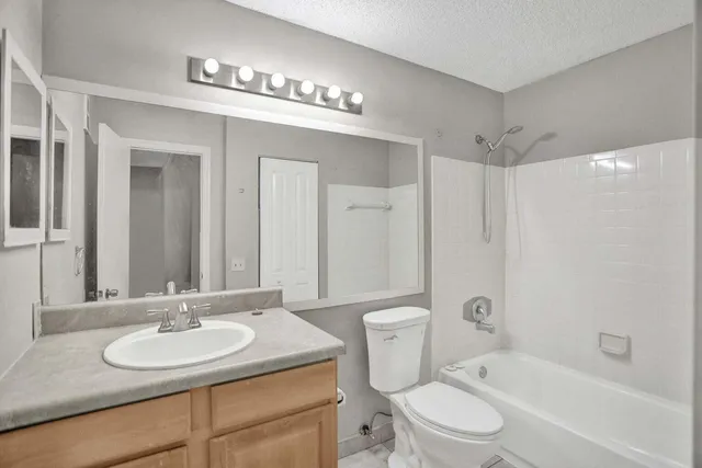 $2,000 | 2301 North Congress Avenue, Unit 21, Boynton Beach, FL 33426