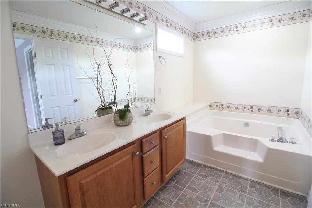 8063 Pritchett Road Browns Summit, NC 27214 - Photo 11 of 18 Gallery Image 11