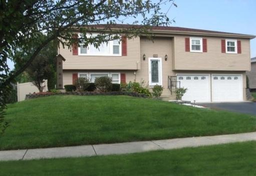 1029 South Cooper Road New Lenox, IL 60451 - Photo 1 of 11 a front view of a house with a garden