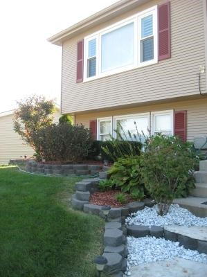 1029 South Cooper Road New Lenox, IL 60451 - Photo 5 of 11 a front view of a house with garden