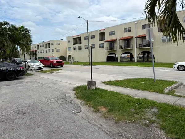 $1,700 | 1255 West 53rd Street, Unit 204, Hialeah, FL 33012