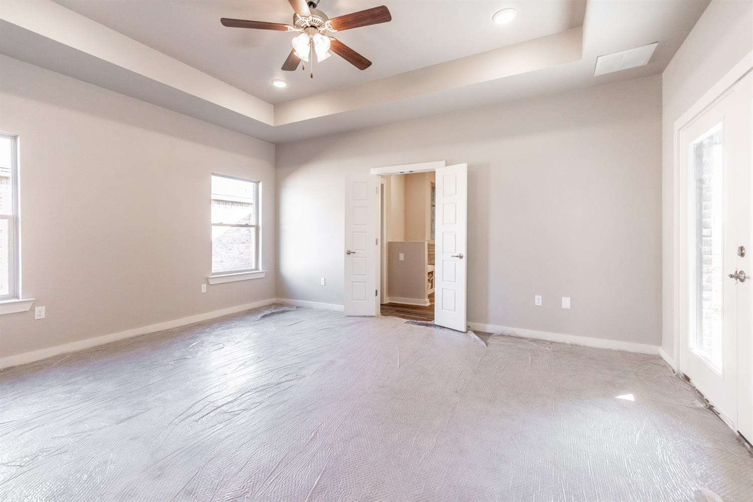13311 Gardner Lubbock, TX 79424 - Photo 11 of 32 an empty room with windows and ceiling fan