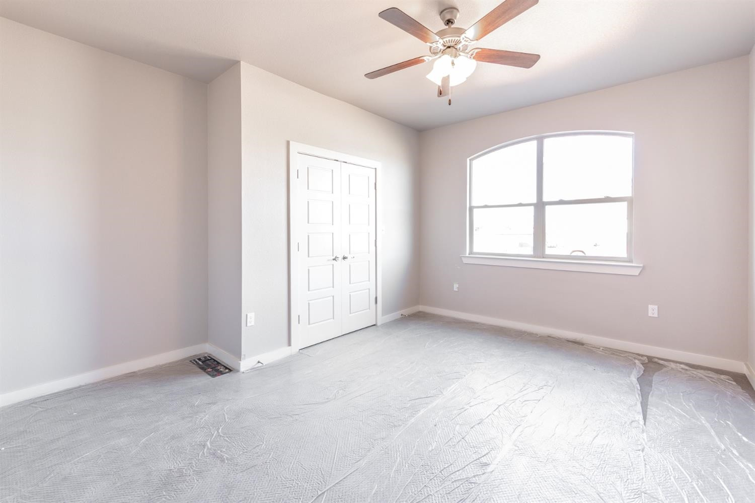 13311 Gardner Lubbock, TX 79424 - Photo 18 of 32 an empty room with chandelier fan and windows