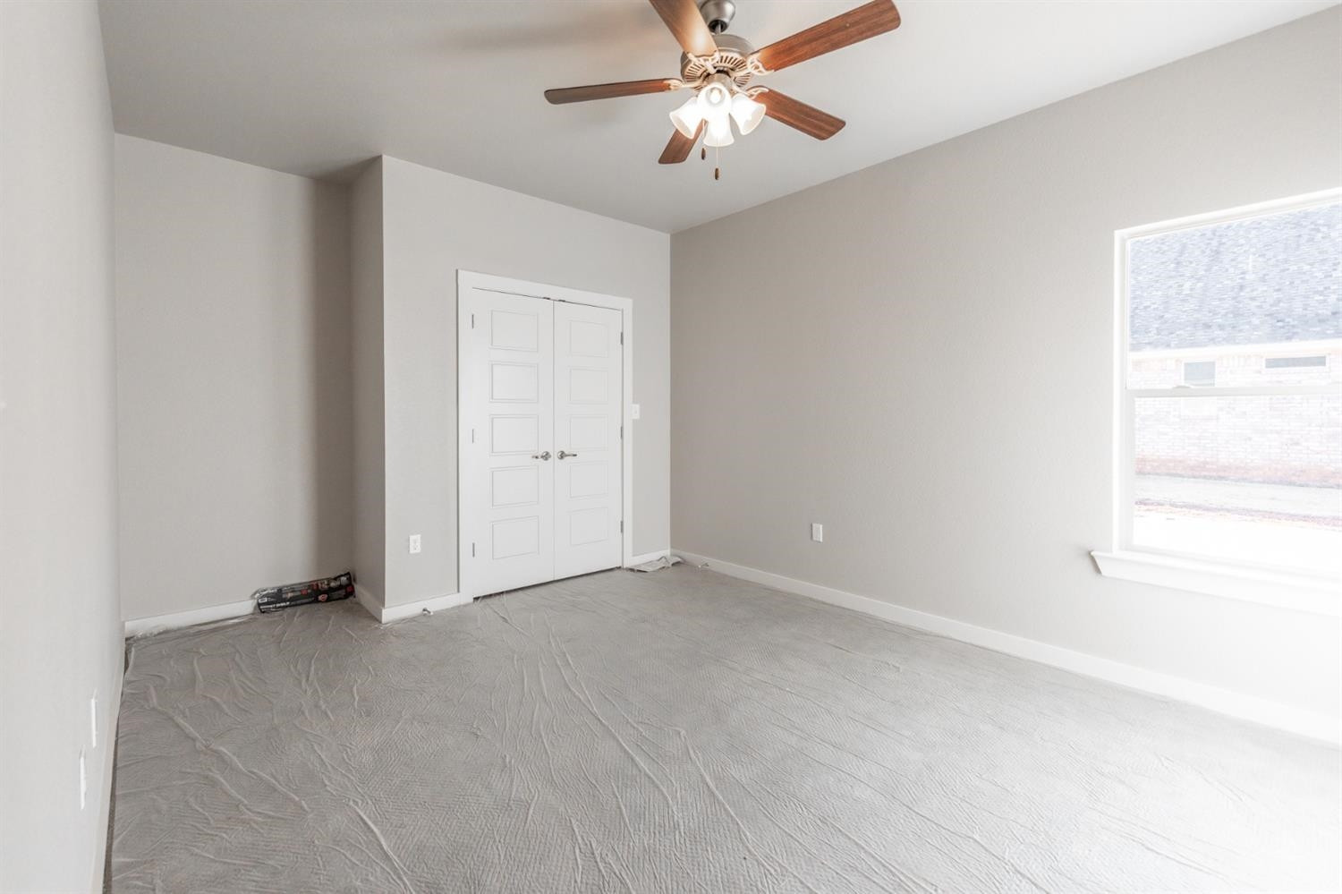 13311 Gardner Lubbock, TX 79424 - Photo 20 of 32 an empty room with windows and fan