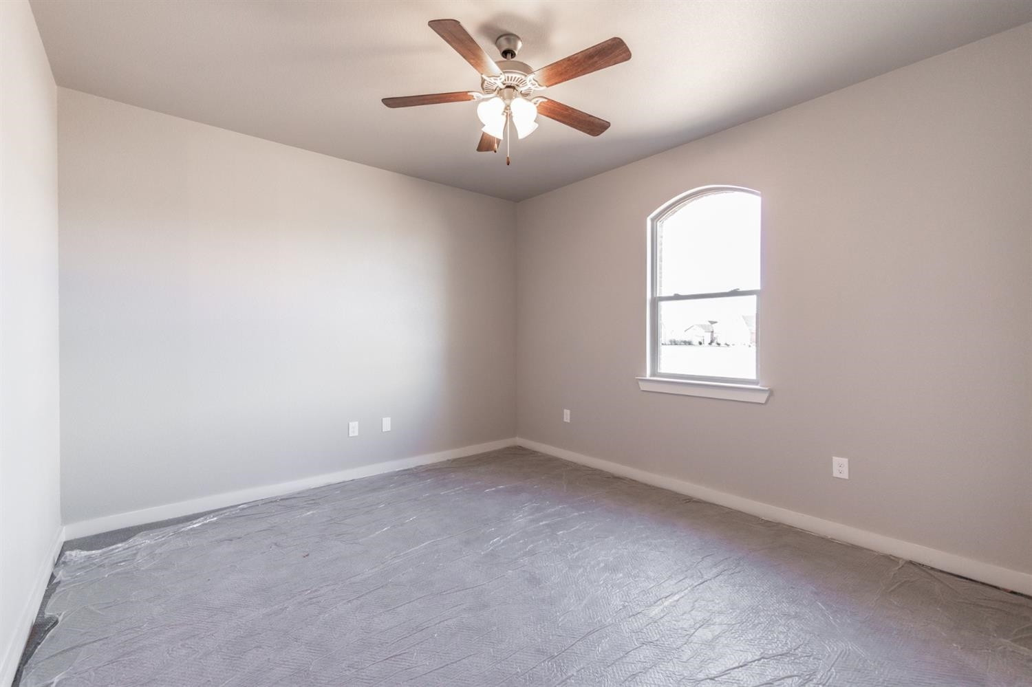 13311 Gardner Lubbock, TX 79424 - Photo 25 of 32 an empty room with windows and ceiling fan