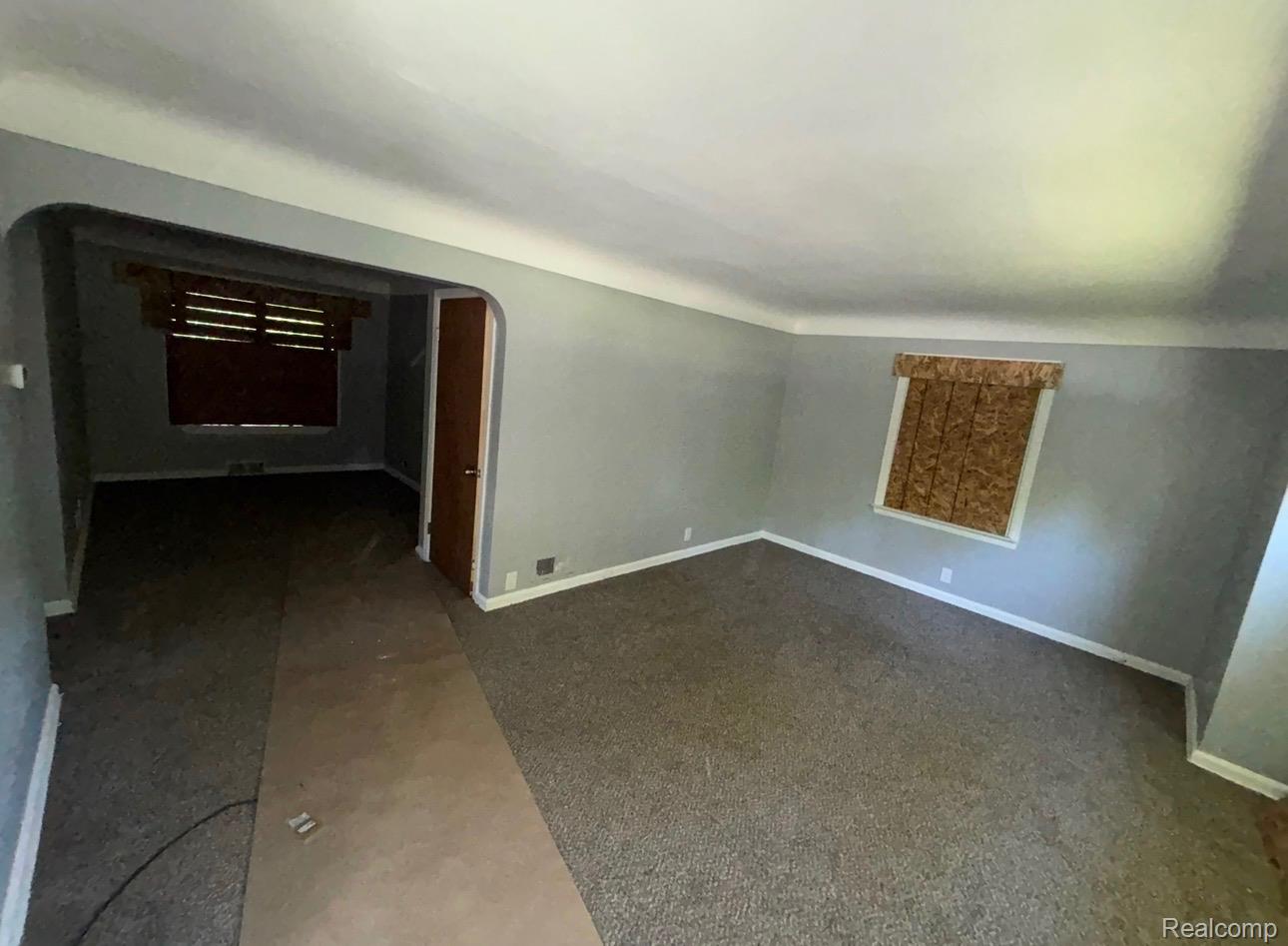 2401 Raskob Street Flint, MI 48504 - Photo 10 of 25 IMG_20260915_234744.jpg