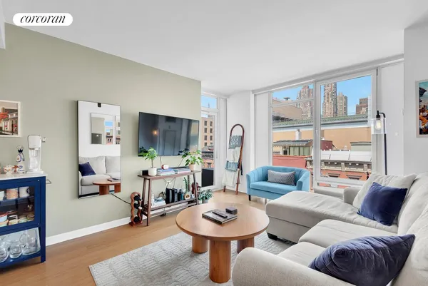 $1,095,000 | 350 West 53rd Street, Unit 6G | Hell's Kitchen