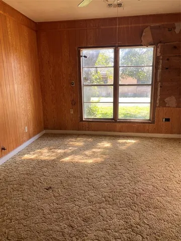 a view of empty room with window