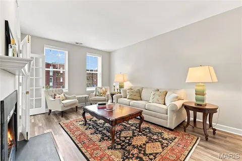 $189,900 | 5885 Nina Place, Unit 2E, St. Louis, MO 63112
