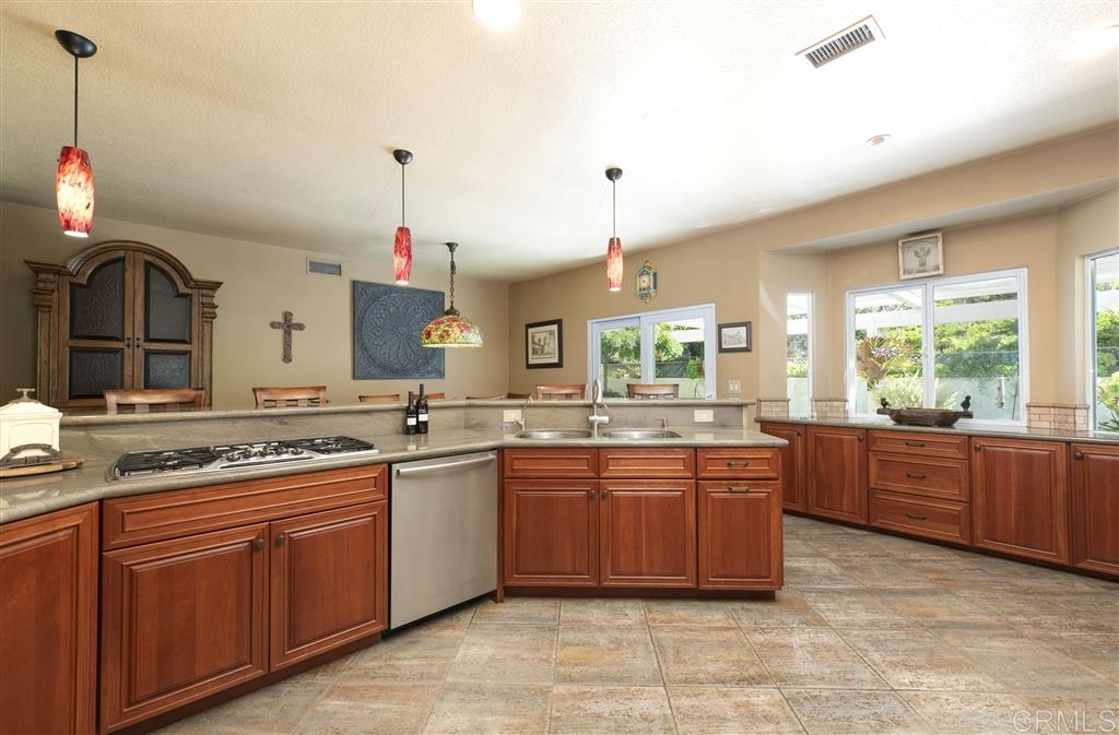 4646 Pannonia Road Carlsbad, CA 92008 - Photo 5 of 25 Gallery Image 5