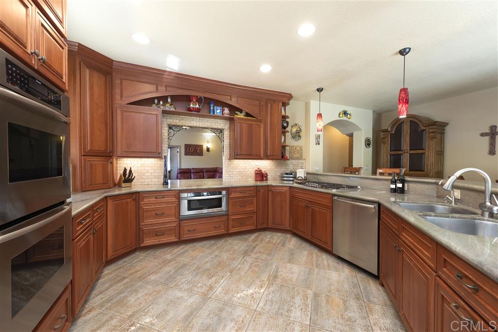 4646 Pannonia Road Carlsbad, CA 92008 - Photo 7 of 25 Gallery Image 7