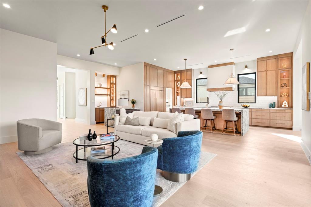 4231 Concho Street Dallas, TX 75206 - Photo 8 of 38 a living room with furniture and a large window