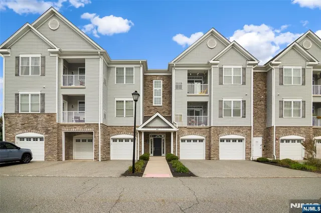 $432,000 | 43 Elston Court, Unit 301, Wanaque, NJ 07420