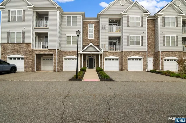 $432,000 | 43 Elston Court, Unit 301, Wanaque, NJ 07420