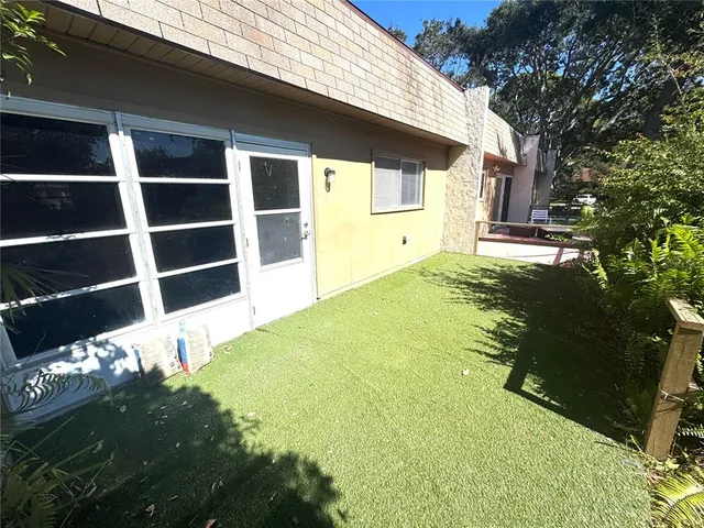 a view of an house with backyard