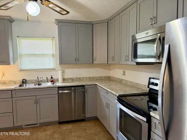 $350,000 | 302 South Apache Road, Clinton, TN 37716