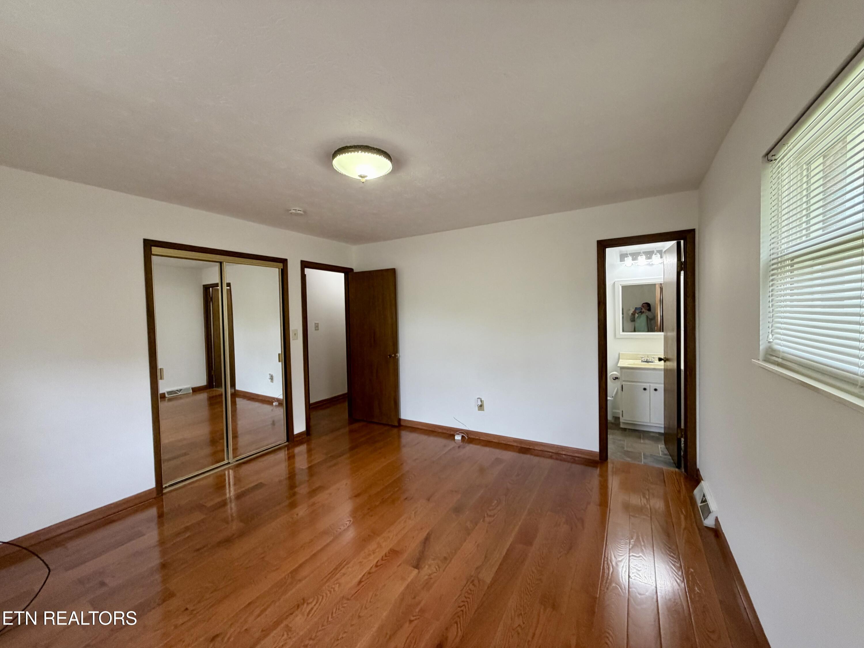 302 South Apache Road Clinton, TN 37716 - Photo 13 of 22 IMG_7923