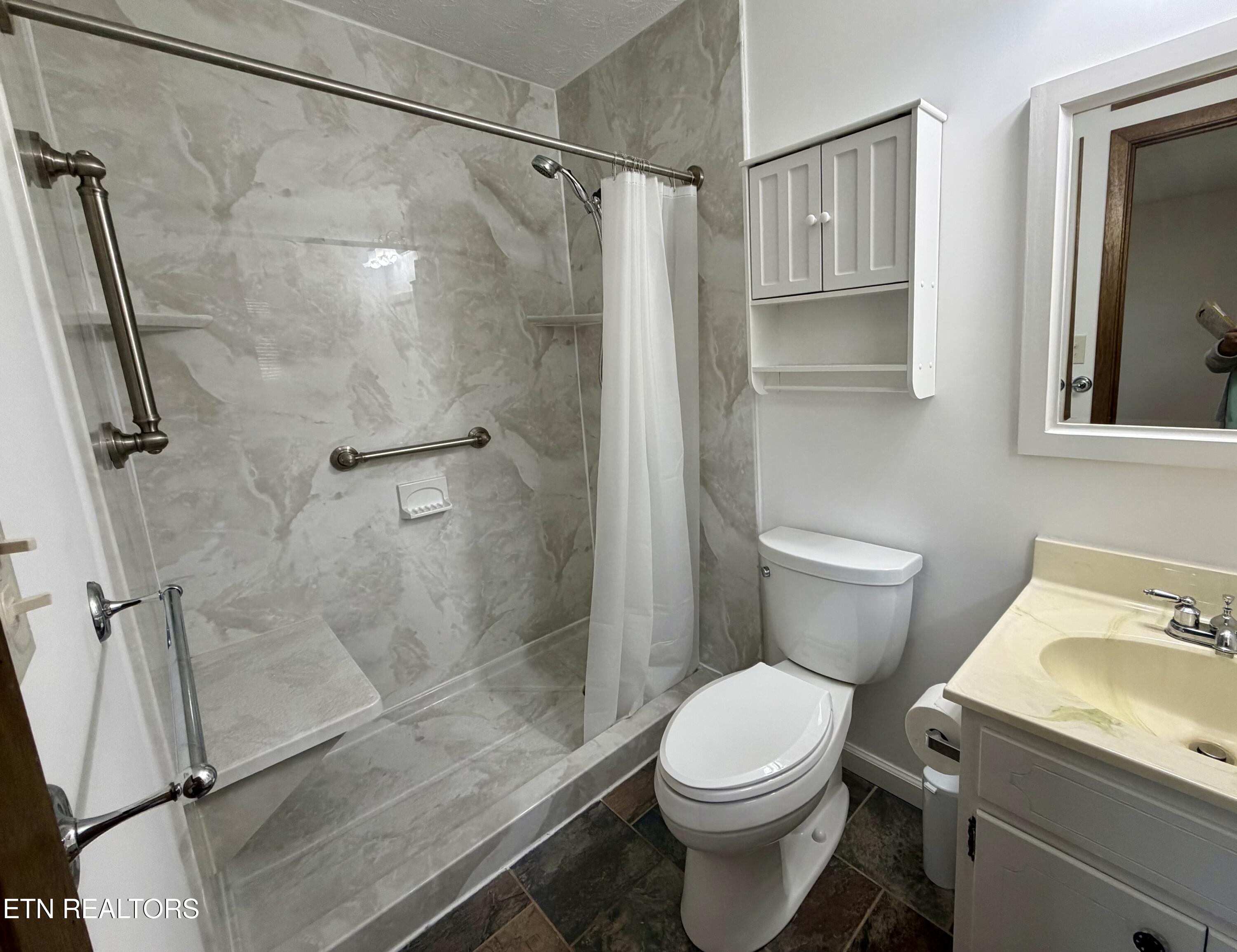 302 South Apache Road Clinton, TN 37716 - Photo 14 of 22 IMG_7925 2