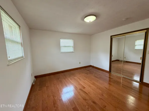 $350,000 | 302 South Apache Road, Clinton, TN 37716