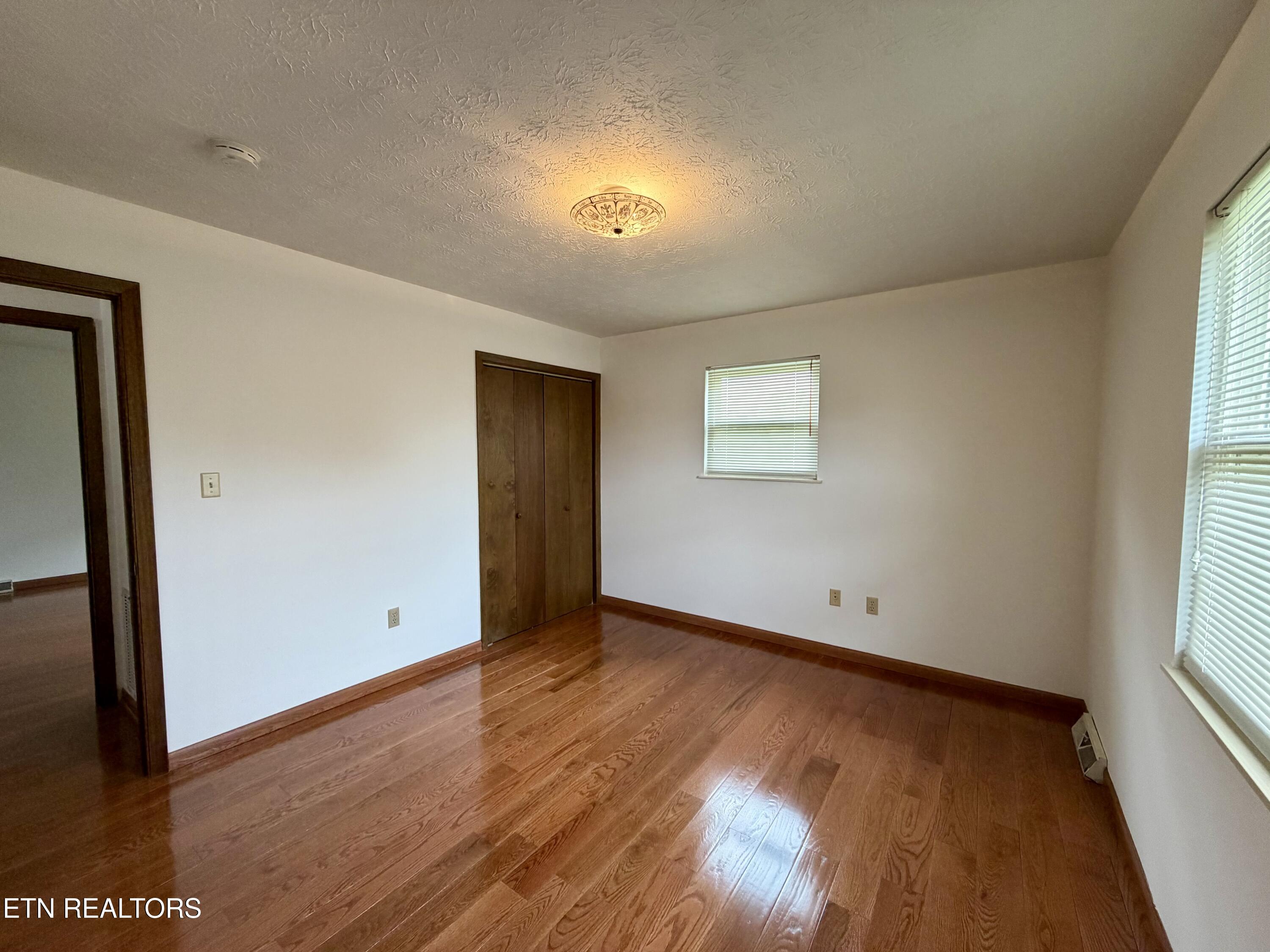 302 South Apache Road Clinton, TN 37716 - Photo 16 of 22 IMG_7927