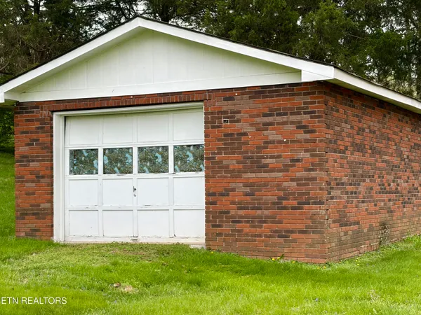 $350,000 | 302 South Apache Road, Clinton, TN 37716