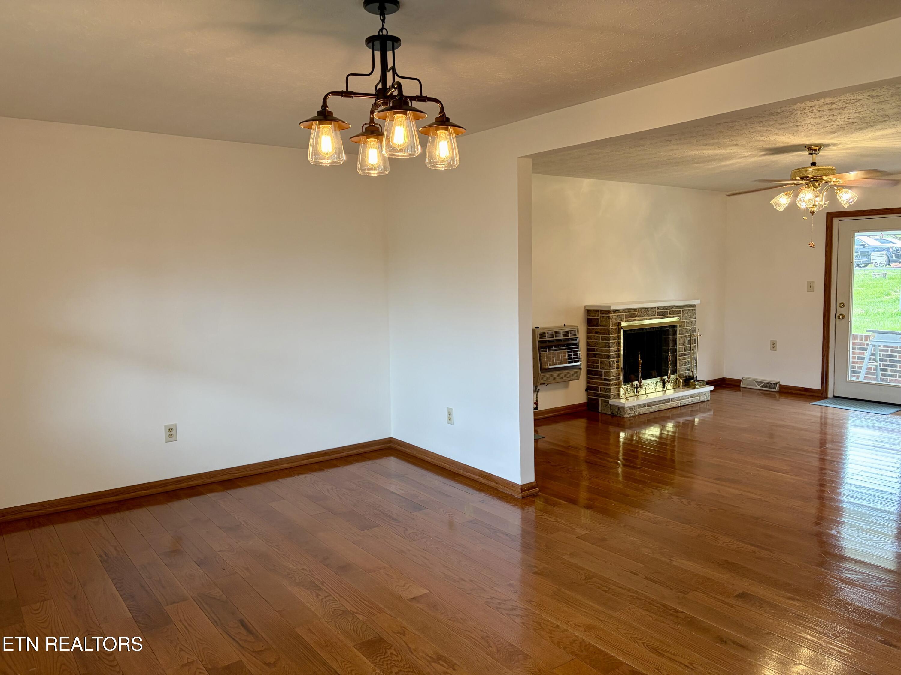 302 South Apache Road Clinton, TN 37716 - Photo 7 of 22 IMG_7916