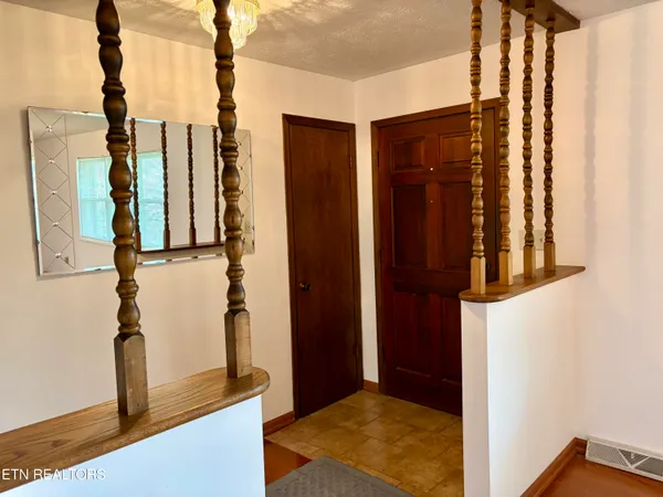 $350,000 | 302 South Apache Road, Clinton, TN 37716