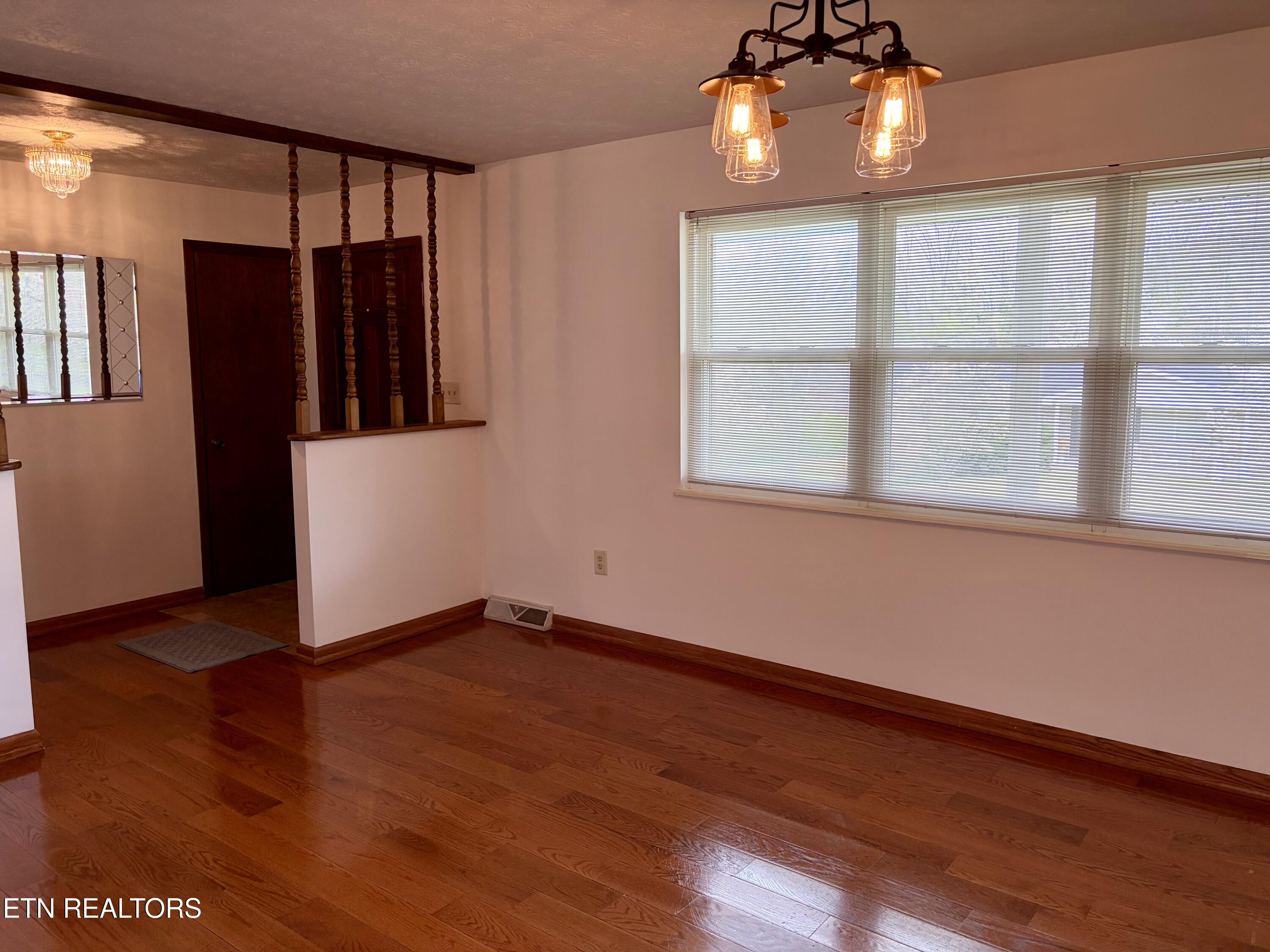 302 South Apache Road Clinton, TN 37716 - Photo 9 of 22 IMG_7918