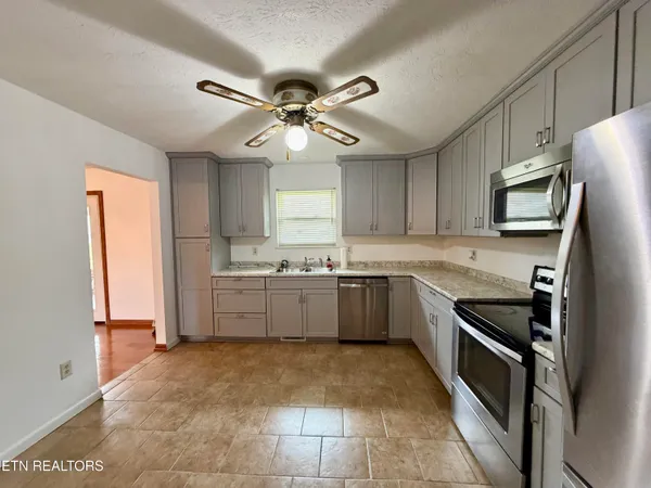 $350,000 | 302 South Apache Road, Clinton, TN 37716