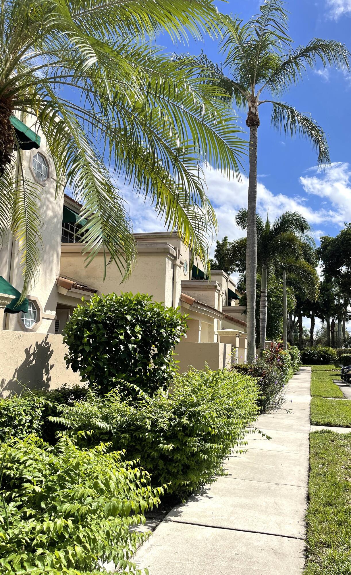 6508 Via Regina, Unit 4 Boca Raton, FL 33433 - Photo 2 of 22 02 Walkway