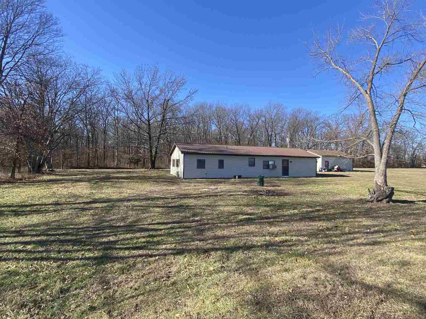 7038 Robin Road Du Bois, IL 62831 - Photo 28 of 29 a view of a house with a yard