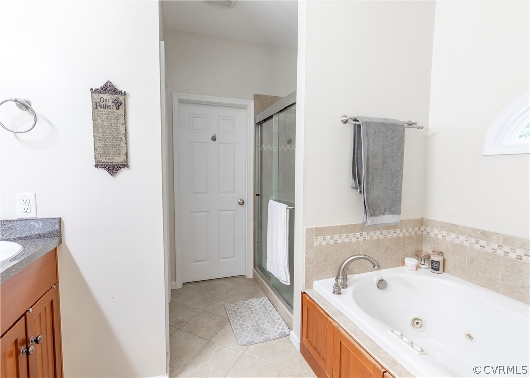 529 Brandywine Road Manquin, VA 23106 - Photo 33 of 50 a bathroom with a tub sink and mirror