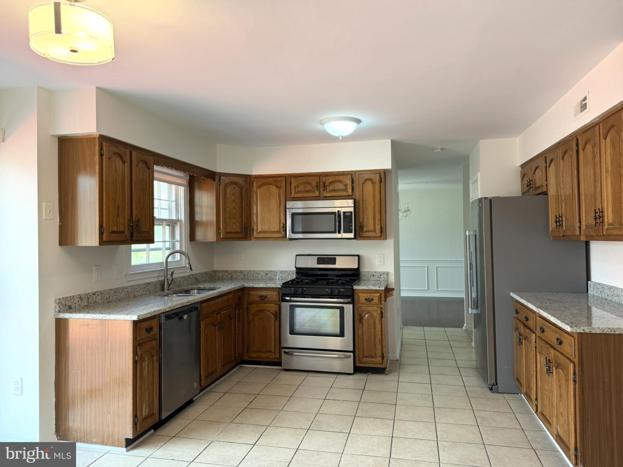 2109 Falling Creek Road Silver Spring, MD 20904 - Photo 11 of 30 Kitchen with granite counters