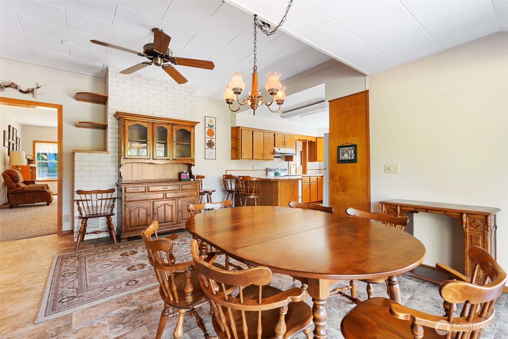 735 Coal Creek Road Chehalis, WA 98532 - Photo 14 of 39 a dining room with a table and chairs
