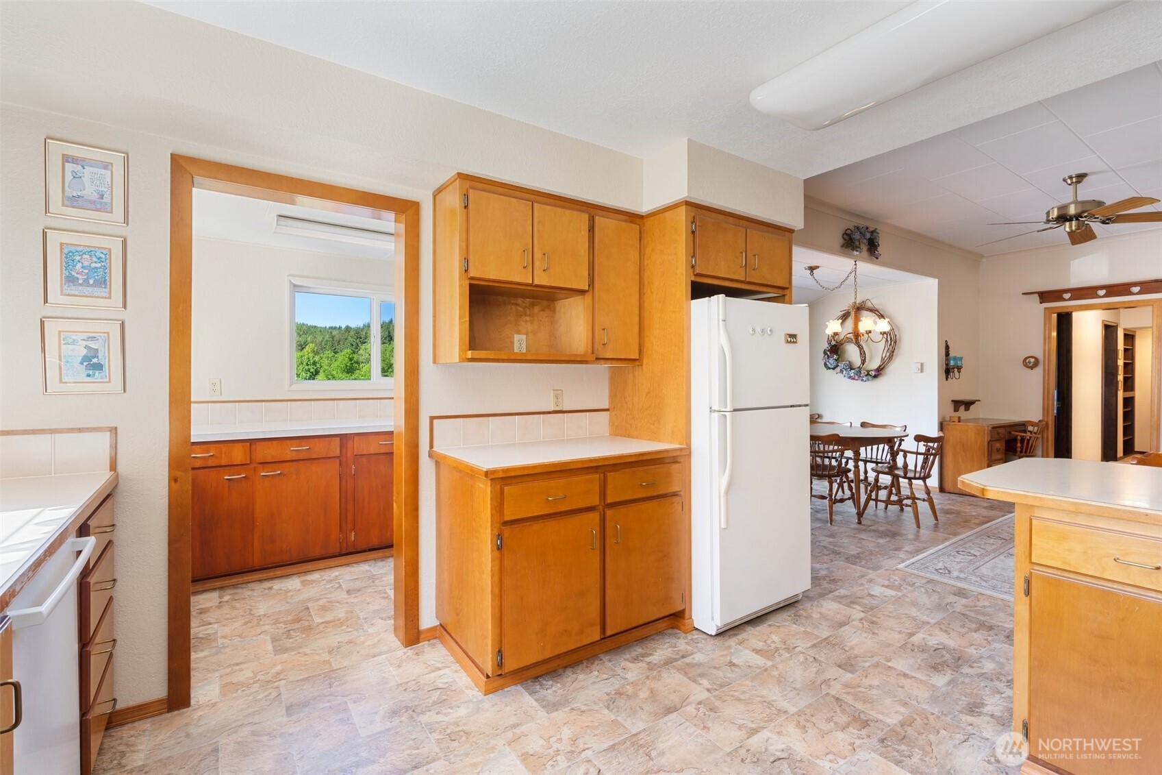 735 Coal Creek Road Chehalis, WA 98532 - Photo 18 of 39 a kitchen with stainless steel appliances granite countertop a refrigerator and a stove