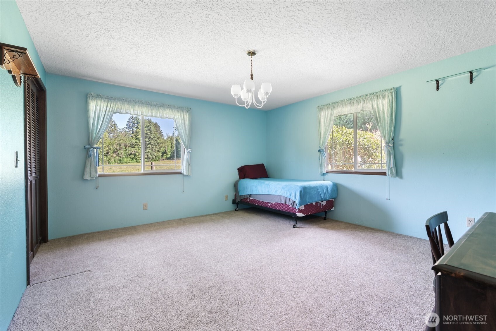 735 Coal Creek Road Chehalis, WA 98532 - Photo 26 of 39 a living room with furniture and a window