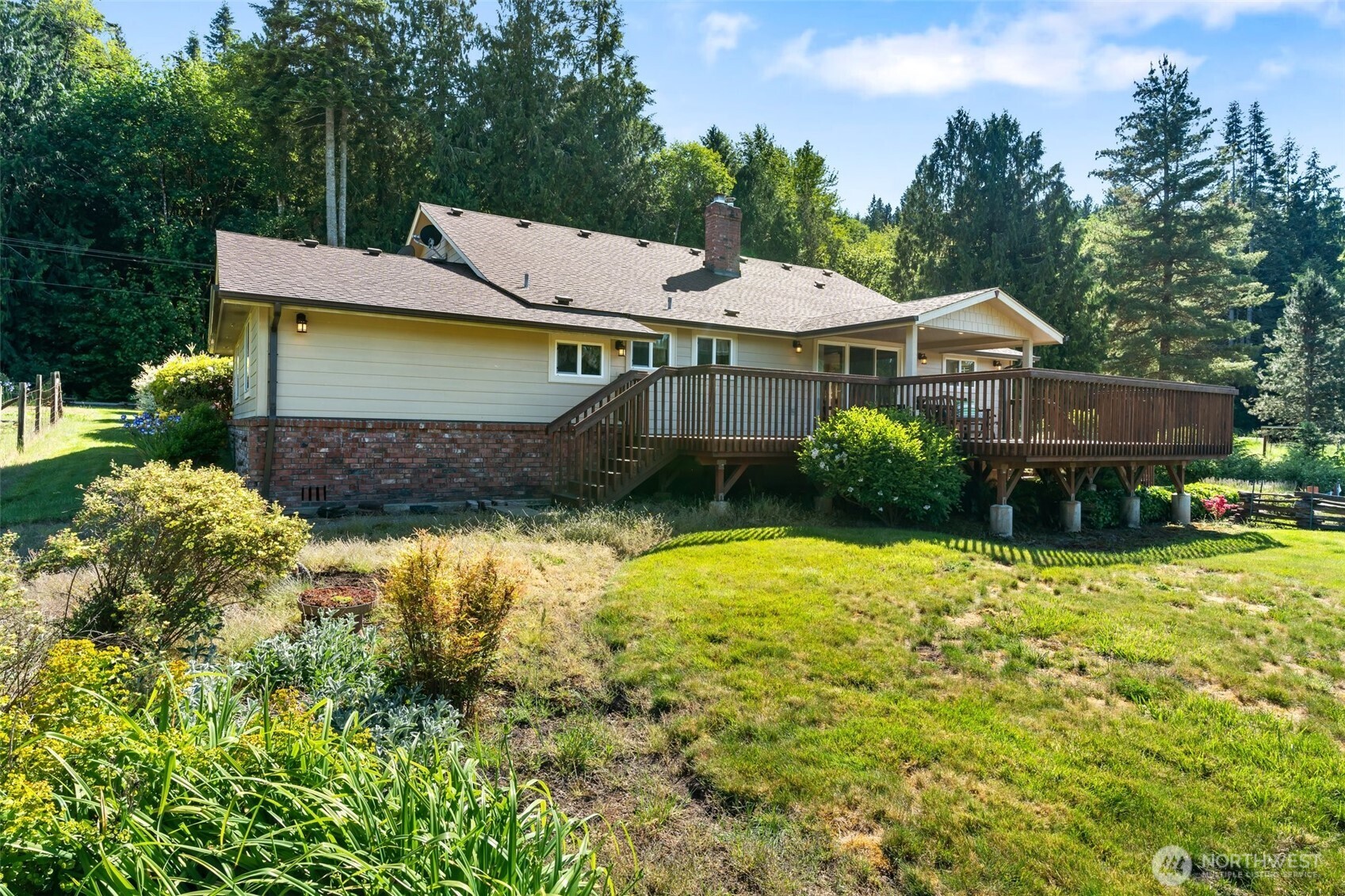 735 Coal Creek Road Chehalis, WA 98532 - Photo 28 of 39 a backyard of a house with yard and outdoor seating