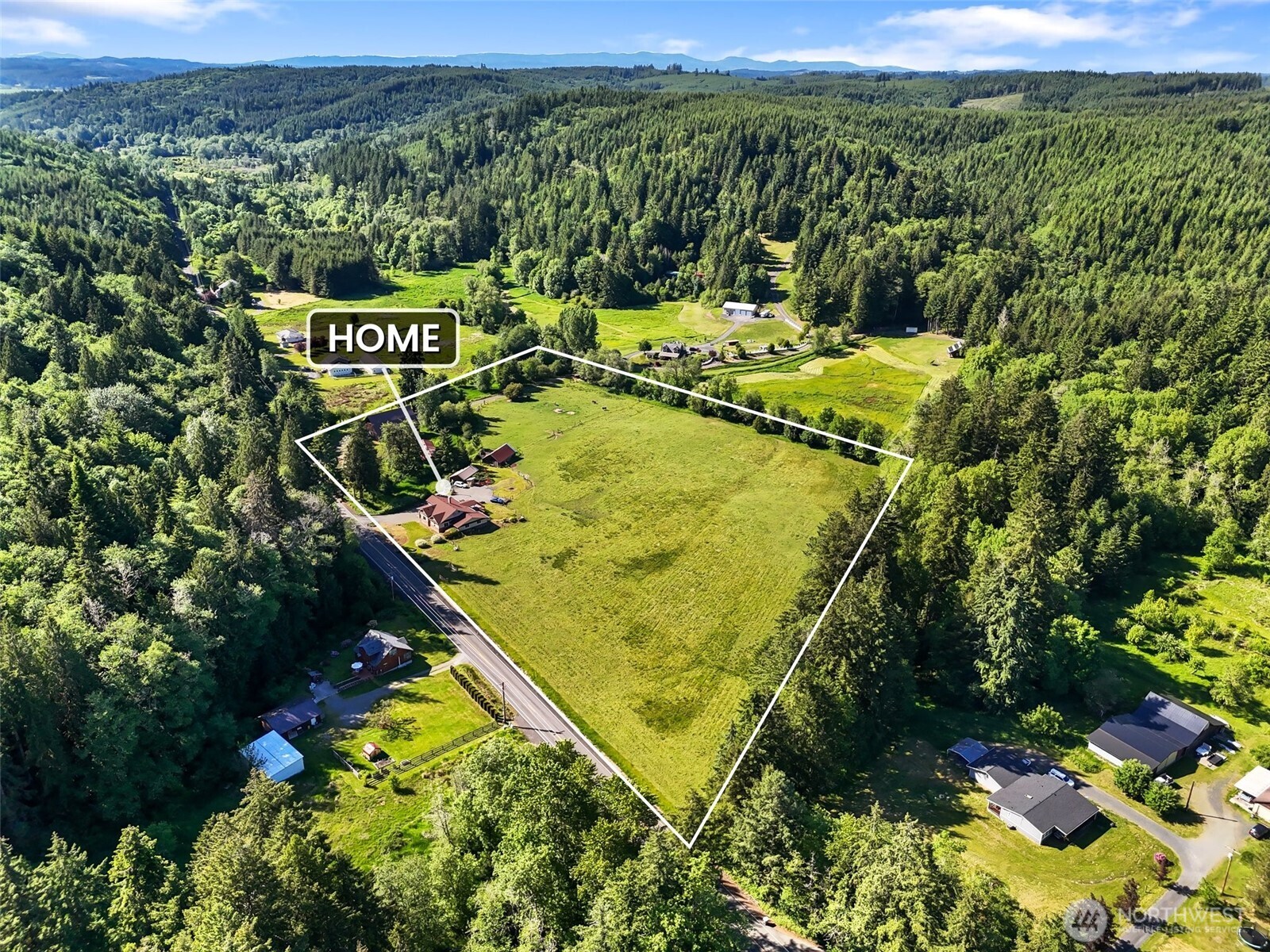 735 Coal Creek Road Chehalis, WA 98532 - Photo 39 of 39 a view of a swimming pool with a yard