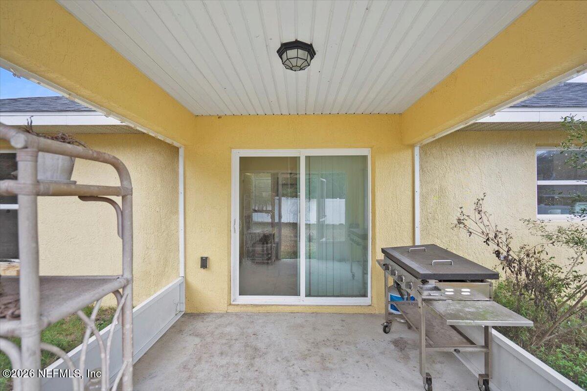 18 Pine Track Terrace Ocala, FL 34472 - Photo 20 of 23 a outdoor space with a tub and shower