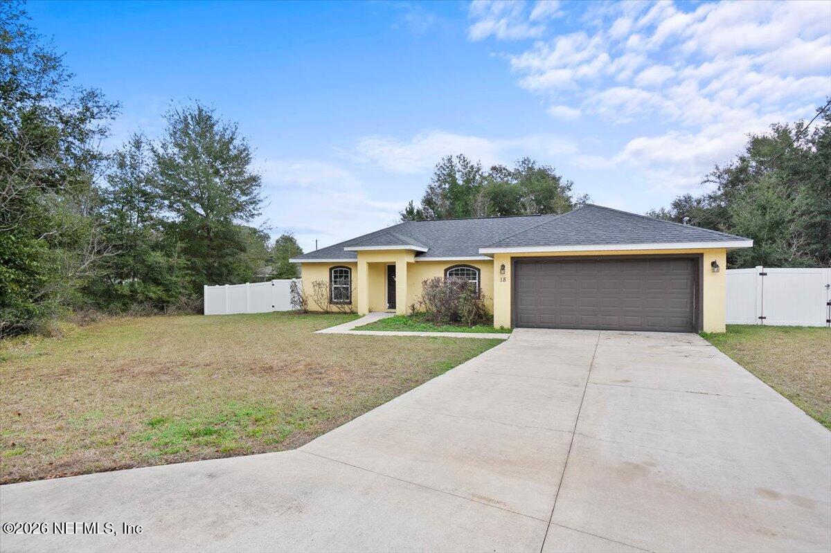 18 Pine Track Terrace Ocala, FL 34472 - Photo 2 of 23 a front view of house with yard and trees in the background