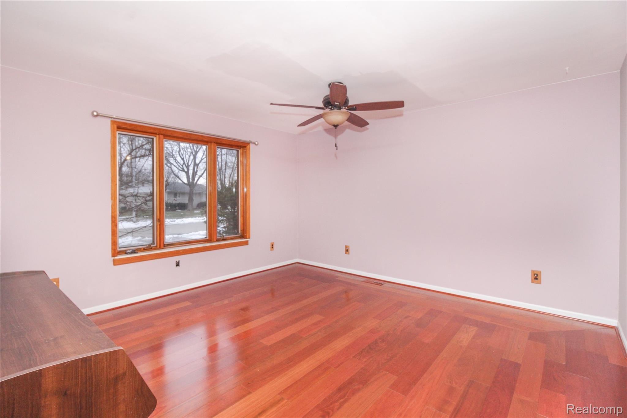 42909 Barchester Road Canton, MI 48187 - Photo 17 of 38 IMG_6253.jpg